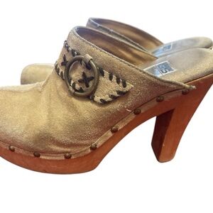 Chic Tan Suede Mules with Wooden Heel